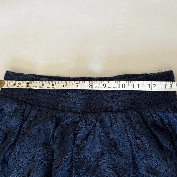 Stylish Women's Lace Mini Skirt - Picture 3 of 4